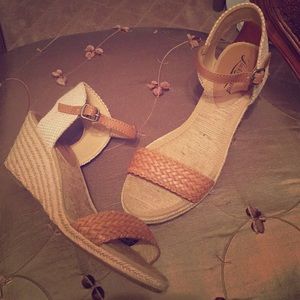 Lucky Wedge Sandals size 7M
